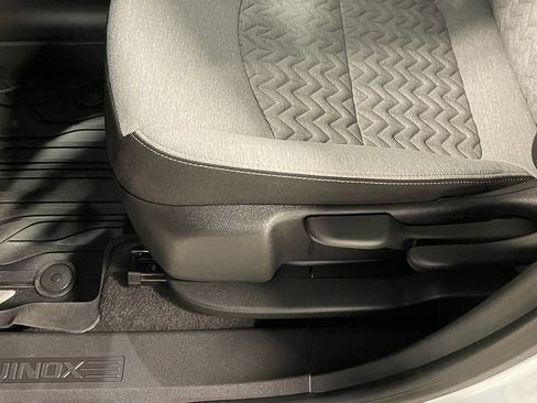 Used 2024 Chevrolet Equinox LS FWD image 21