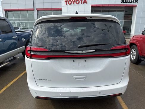 Used 2024 Chrysler Pacifica Touring-L image 20