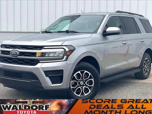 Used 2024 Ford Expedition XLT image 2