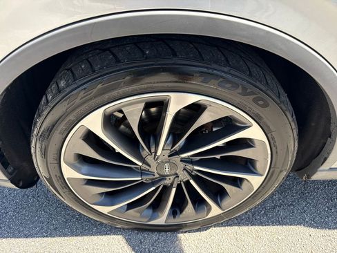 Used 2020 Lincoln Aviator Reserve w/ Equipment Group 202A AWD/4WD image 12