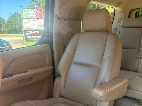 Used 2013 Cadillac Escalade ESV Premium image 36