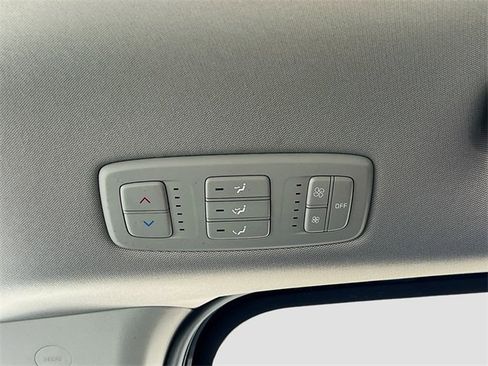 Used 2024 Kia Carnival LX image 24