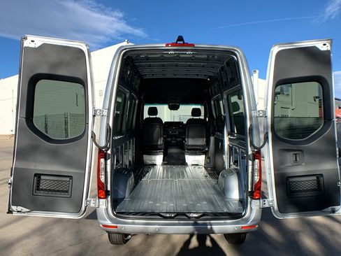 Used 2022 Mercedes-Benz Sprinter 2500 image 26