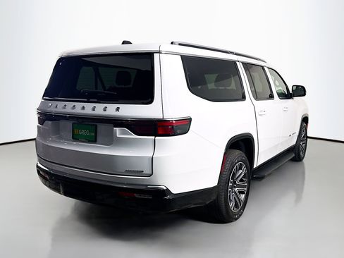 Used 2024 Jeep Wagoneer L Series II w/ Flexible Seating Group image 10