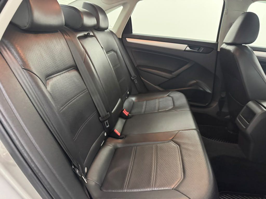 Used 2012 Volkswagen Passat 2.5 SE FWD image 17
