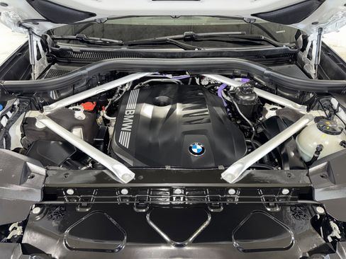 Certified 2025 BMW X7 xDrive40i w/ Premium Package image 36