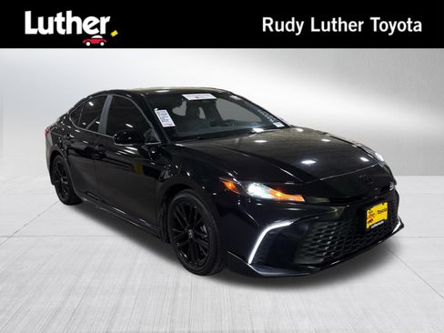 Certified 2025 Toyota Camry SE w/ Convenience Package FWD image 1