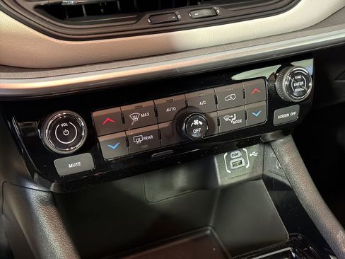 New 2026 Jeep Compass Limited image 24