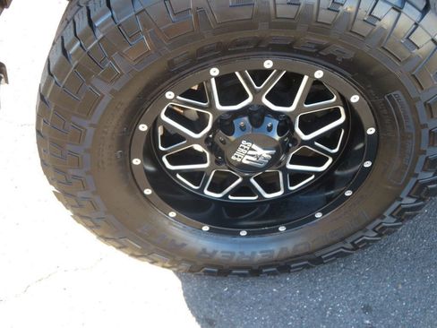 Used 2012 Ford F350 Lariat w/ Chrome Pkg image 16