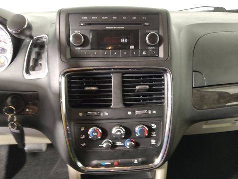 Used 2017 Dodge Grand Caravan SE FWD image 25