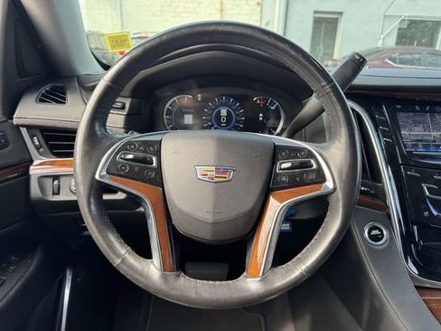 Used 2019 Cadillac Escalade Premium Luxury RWD image 19