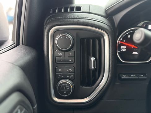 Used 2019 Chevrolet Silverado 1500 High Country w/ Technology Package image 17