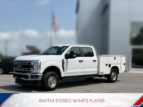 Used 2023 Ford F250 XL w/ Snow Plow/Camper Package AWD/4WD image 2
