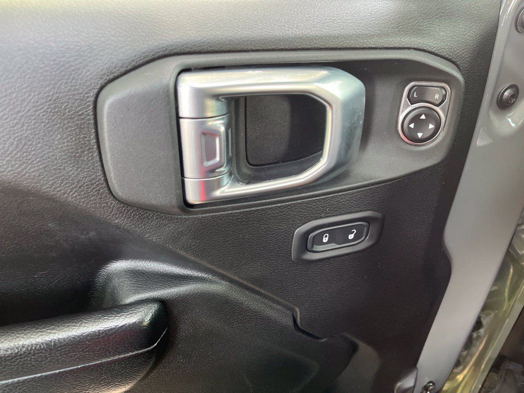 Used 2022 Jeep Gladiator Mojave w/ Cold Weather Group AWD/4WD image 29
