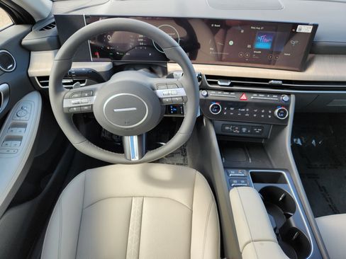 New 2025 Hyundai Sonata Limited image 9