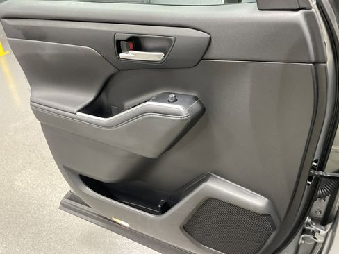 Certified 2023 Toyota Highlander XSE image 14