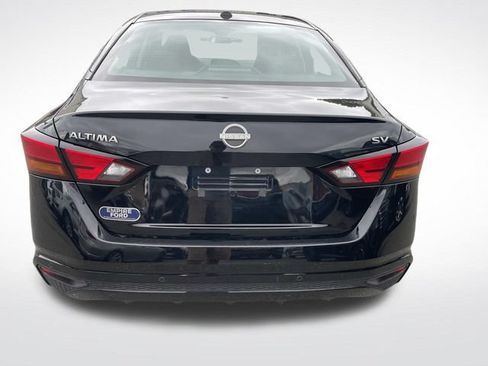 Used 2024 Nissan Altima 2.5 SV FWD image 4