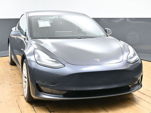Used 2018 Tesla Model 3 Long Range image 3
