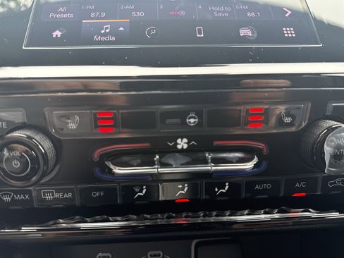 New 2025 Jeep Grand Cherokee Altitude image 27