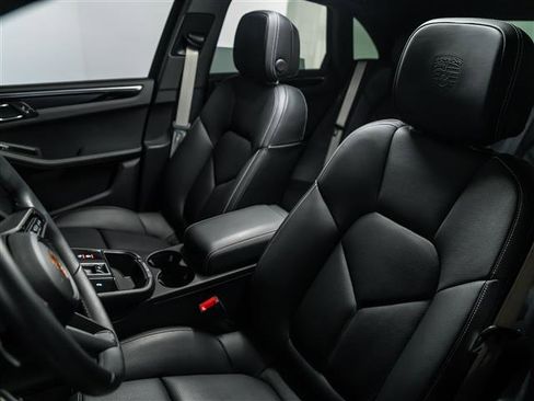 Used 2025 Porsche Macan Turbo image 5