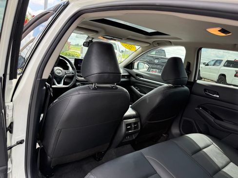Used 2025 Nissan Altima 2.5 SL FWD image 10