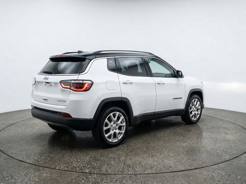 Used 2025 Jeep Compass Limited AWD/4WD image 9