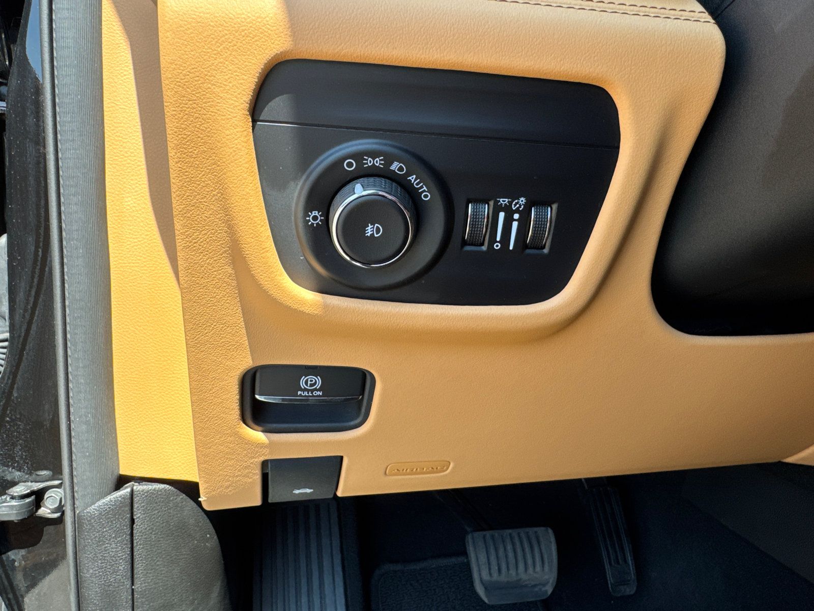 Used 2024 Jeep Grand Cherokee L Summit AWD/4WD image 15