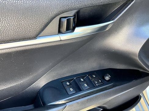 Used 2020 Toyota Camry SE FWD image 31