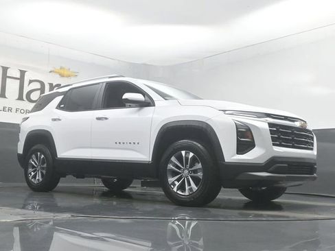 New 2026 Chevrolet Equinox LT FWD image 2