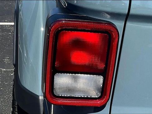 Used 2024 Jeep Gladiator Sport AWD/4WD image 22
