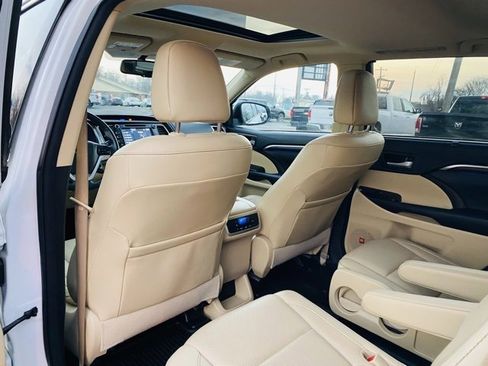 Used 2016 Toyota Highlander Limited Platinum image 31