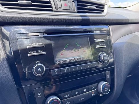 Used 2015 Nissan Rogue SV FWD image 9