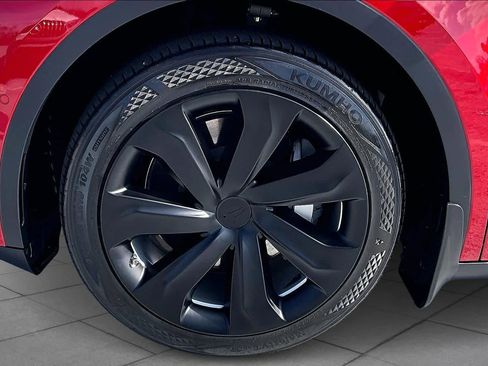 Used 2021 Tesla Model Y Long Range image 9