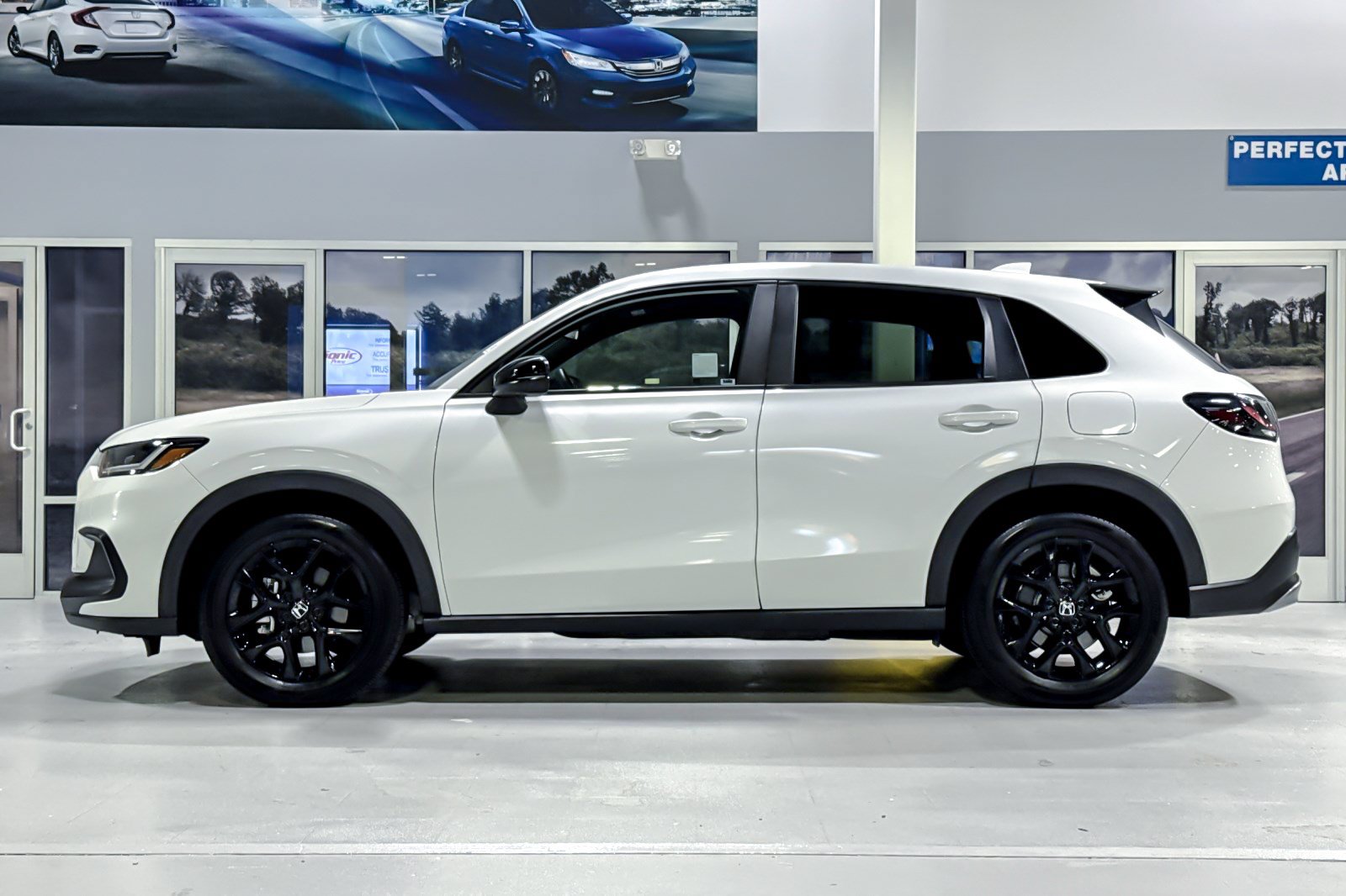 Used 2025 Honda HR-V Sport image 2