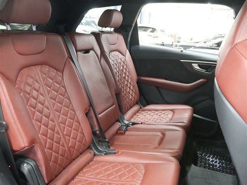 Used 2022 Audi SQ7 Prestige image 17