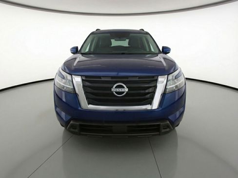 Used 2025 Nissan Pathfinder SV image 2
