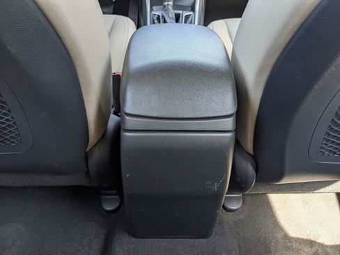 Used 2015 Hyundai Elantra GT FWD image 24