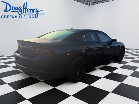 Used 2020 Dodge Charger SXT image 5