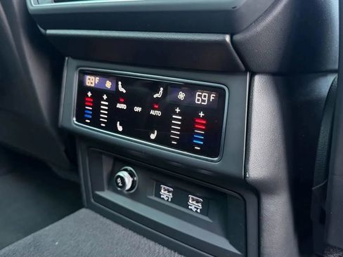 Used 2021 Lamborghini Urus AWD/4WD image 15
