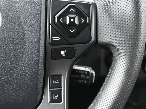 Used 2018 Toyota Tacoma TRD Sport AWD/4WD image 6