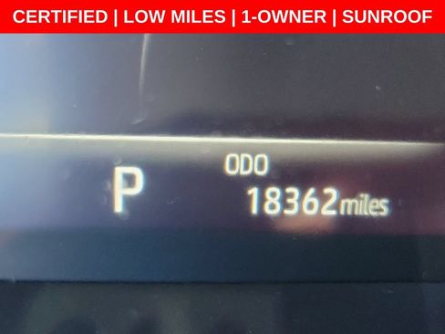 Used 2024 Toyota Highlander XLE FWD image 4
