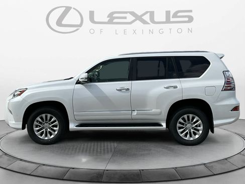 Used 2018 Lexus GX 460 Premium w/ Premium Package image 2