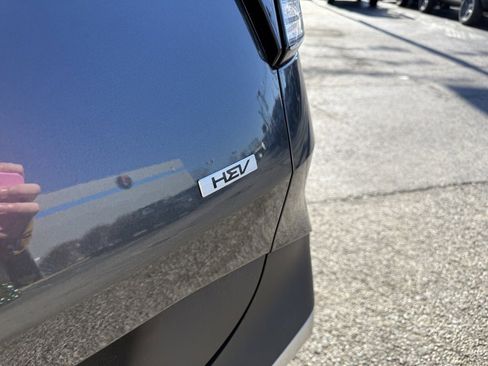 Used 2023 Kia Sportage LX image 9