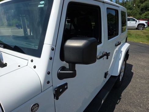 Used 2015 Jeep Wrangler Unlimited Sahara w/ Connectivity Group AWD/4WD image 18