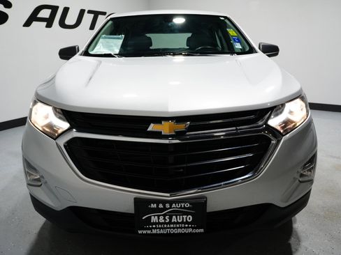 Used 2018 Chevrolet Equinox LS image 2