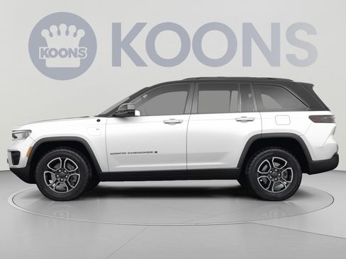 Used 2024 Jeep Grand Cherokee Trailhawk AWD/4WD image 2