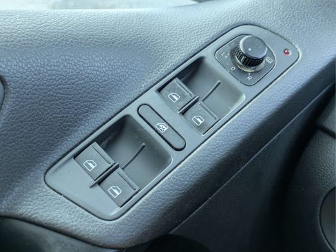 Used 2015 Volkswagen Tiguan S FWD image 22