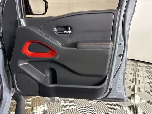 Used 2024 Nissan Frontier PRO-4X w/ Off-Road Protection Package image 24