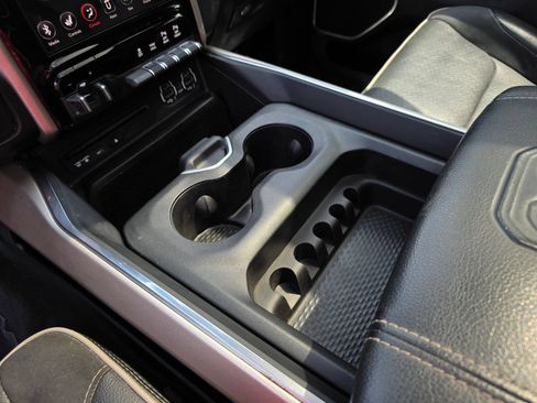 Used 2019 RAM 1500 Laramie w/ Sport Appearance Package AWD/4WD image 32
