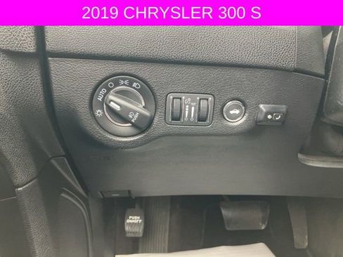 Used 2019 Chrysler 300 S w/ Safetytec Plus Group image 25